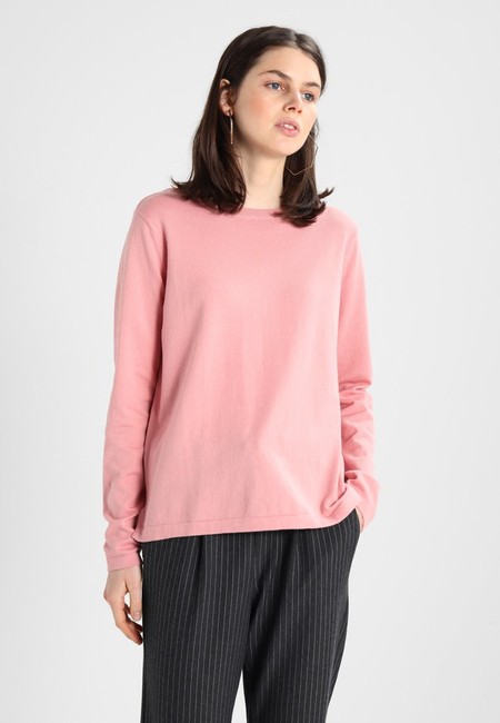 Por 16,15 euros podemos estrenar este jersey de punto de Vila Vistrike gracias a Zalando. Envío gratis