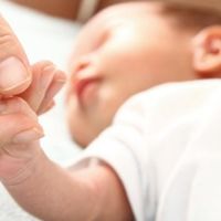 Dar antiácidos y antibióticos a los bebés menores de seis meses podría aumentar el riesgo de padecer alergias