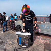 El Cyberwheel es un monociclo eléctrico que aspira a ser el complemento perfecto de la Tesla Cybertruck