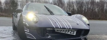 Darle una paliza, volar 8 metros o atropellar un jabalí. Así se destroza un superdeportivo de 2 millones con la excusa de calibrar los airbags 