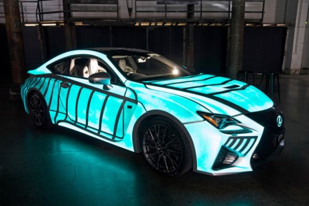 Lexus le copia a Nissan la pintura que brilla en la oscuridad y la convierte en pulsómetro