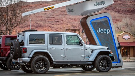 Jeep 4xe, un red de 35 estaciones de carga en las rutas todoterreno más emblemáticas de Norteamérica