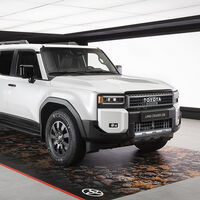 Primer contacto con el nuevo Toyota Land Cruiser: el mismo todoterreno indestructible de siempre ahora con más calidad y diseño retro-cool