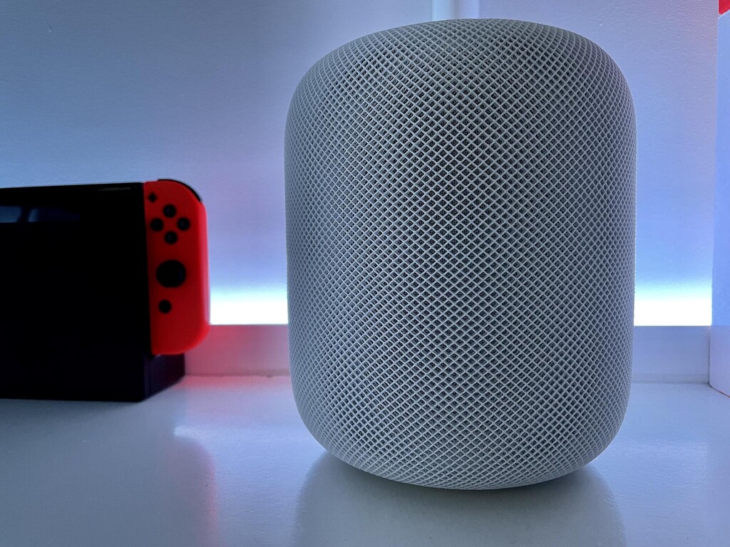 Apple está trabajando en un Apple TV con altavoz integrado, según Mark Gurman de Bloomberg