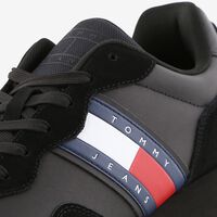 El outlet de Footlocker pone a precio de liquidación estas zapatillas Tommy Hilfiger que combinan con todo 