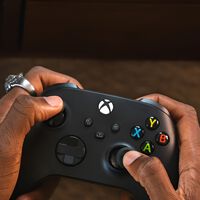 Llevo 30 años jugando a videojuegos y este es el mando que me ha hecho olvidar a todos los demás