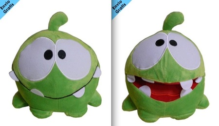 El monstruo de Cut The Rope sale de los videojuegos y ya tiene disponible su peluche