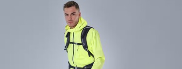 El pantalón ultraligero de Decathlon con el que sentirnos libres en la montaña y que tiene un descuento del 25% 