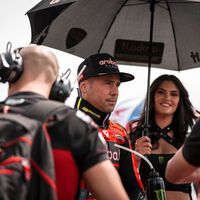 "En MotoGP el quinto no es nadie". Álvaro Bautista le da un consejo a Toprak Razgatlioglu antes de decidir su futuro 