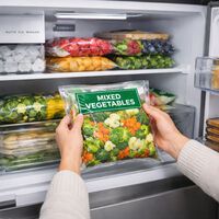 Pensaba que el congelador me estaba arruinando la comida, hasta que descubrí que el error era cómo la guardaba