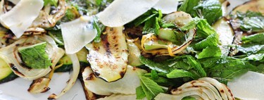 El calabacín también es ideal para comer en ensaladas. Y con este truco de Jamie Oliver aprenderás a incorporarlo a lo grande