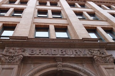 ¿Un edificio que debes visitar sí o sí al perderte por Los Ángeles? Bradbury Building 