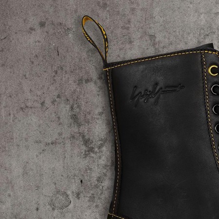 Yohji Yamamoto interviene las botas de Dr. Martens que no podrás esperar hasta invierno para llevar