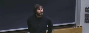 Steve Jobs fue invitado al MIT para inspirar a estudiantes. Lo que hizo fue criticar a los consultores delante de cientos de ellos  Steve Jobs fue invitado al MIT para inspirar a estudiantes. Lo que hizo fue criticar a los consultores delante de cientos de ellos