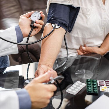 Los adultos con obesidad tienen el colesterol y la presión arterial casi igual que los que no la sufren: es todo gracias a la medicación