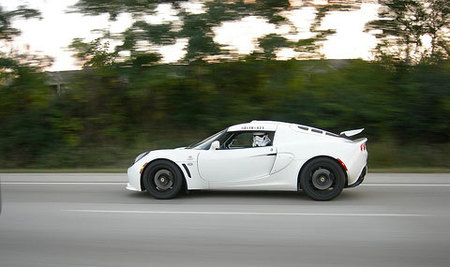 Las tropas imperiales cambian los Tie Fighters por Lotus Exige
