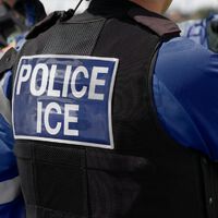 Parece um aplicativo comum, mas é uma armadilha: os EUA transformaram o celular na arma perfeita para deportar imigrantes 