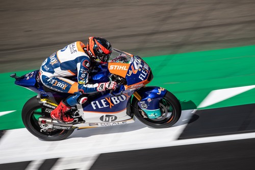 Augusto Fernández aprovecha la caída de Álex Márquez para ganar en Silverstone y completa el triplete español