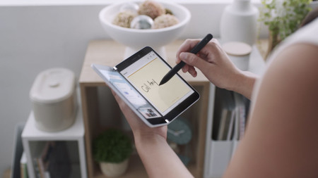 Esta patente de Microsoft muestra como podría resultar su propuesta al más puro estilo Galaxy Fold