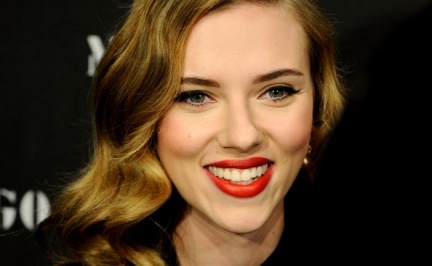 Scarlett Johansson presenta en Madrid lo nuevo de Mango entre una multitud de famosos