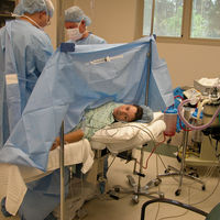 El bebé que nació dos veces: decidió la cirugía fetal para su bebé, salvándole la vida