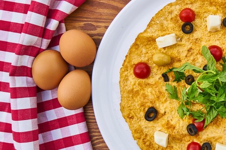 Los 13 alimentos que deberías priorizar si sigues la dieta cetogénica (y un montón de recetas para incluirlos en tu alimentación)
