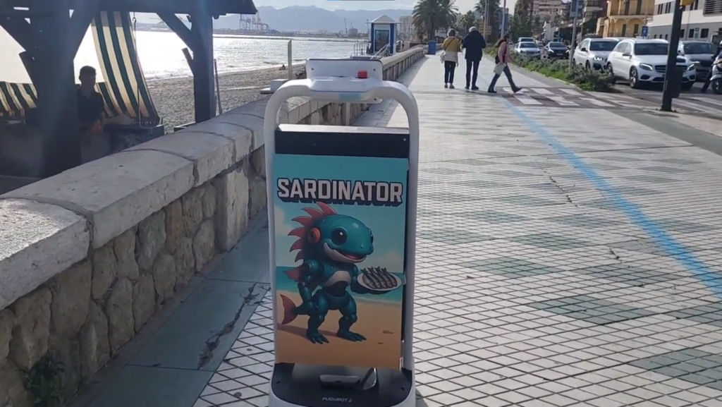 Un chiringuito de Málaga tuvo la feliz idea de sacar a pasear a su robot 'Sardinator'. Hasta que se enteró la policía 