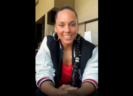 "Menos etiquetas, más expresión": la cantante Alicia Keys apoya a su hijo, quien tenía miedo a las críticas por pintarse las uñas