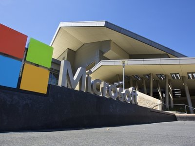 Con Azure creciendo exponencialmente, Microsoft se convierte en la tercera compañía en alcanzar el billón en bolsa 