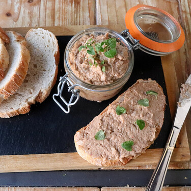 Paté de sardinas en conserva al estilo portugués, la mejor receta de aperitivo lista en cinco minutos