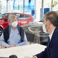 Así está siendo la reapertura de concesionarios en la Fase 1: pruebas de coches a domicilio y compras virtuales