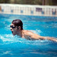 Mejores auriculares inalámbricos para nadar: cuál comprar y modelos recomendados para usar en la piscina