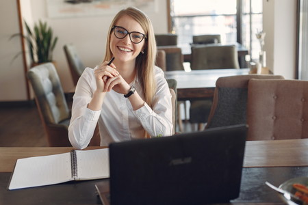 Microsoft ofrece recursos formativos gratuitos y becas para españoles que buscan empleo en el sector digital