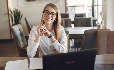 Microsoft ofrece recursos formativos gratuitos y becas para españoles que buscan empleo en el sector digital