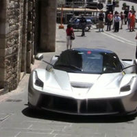 En este vídeo podrás ver 12 LaFerrari juntos en Roma