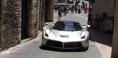En este vídeo podrás ver 12 LaFerrari juntos en Roma
