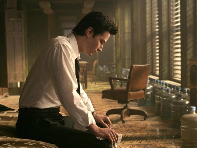De algún modo, la secuela del thriller de culto de Keanu Reeves no ha muerto tras 21 años en el limbo: tiene pulso, pero no se mueve