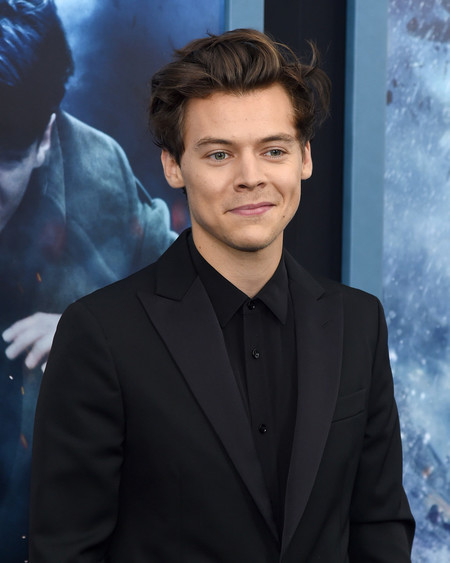 Medio Elegante Medio Informal Asi Fue El Look De Harry Styles En La Premiere De Dunquerque 2