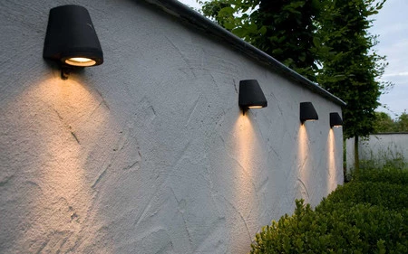 Luz y mucho diseño en estas lámparas de exterior adaptables a cualquier estilo decorativo