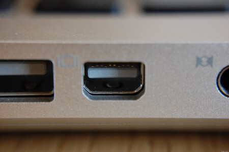 Mini Displayport On Apple Macbook 1