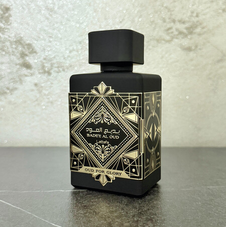 No Hace Falta Llevar Traje Para Oler Caro Los Perfumes Para Hombre Con Oud Tienen Esa Nota Profunda Y Amaderada Que Huele A Lujo Discreto Y Es La Estrella Del Otono