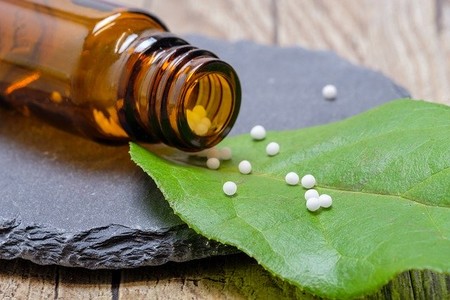 Esta fue la primera ofensiva contra los medicamentos milagro y demuestra que el paciente no puede defenderse solo