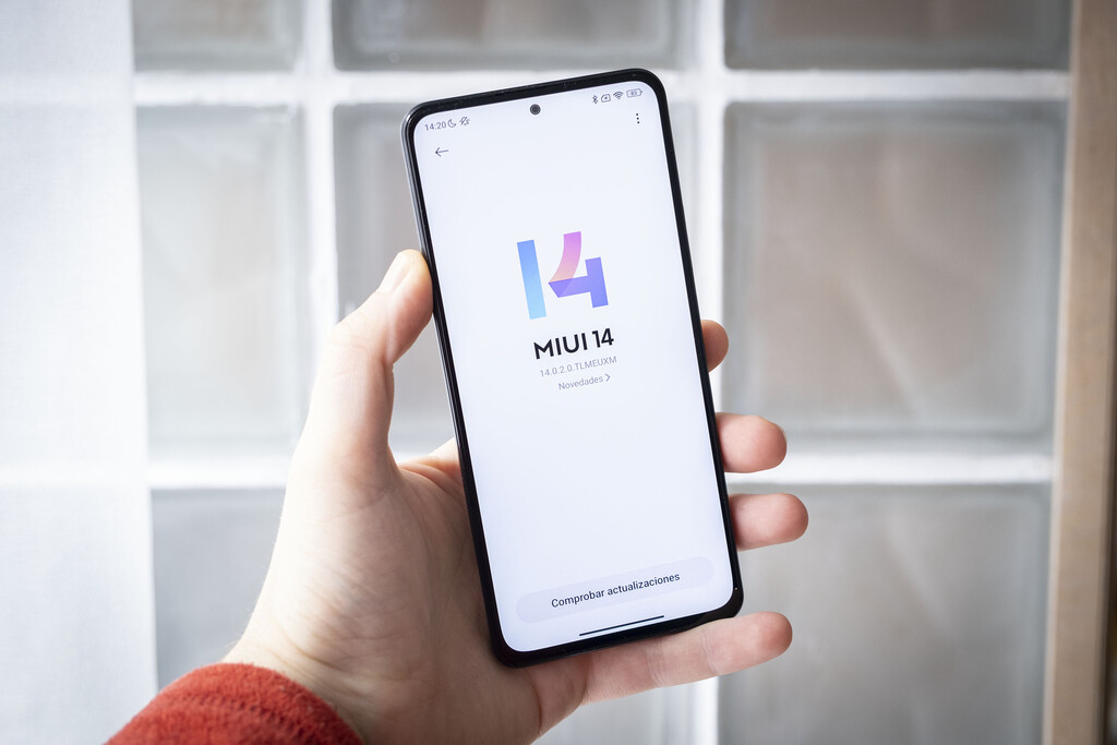 Si tienes un POCO F4, estás de enhorabuena: Xiaomi acaba de liberar la actualización a MIUI 14 Global de forma estable vía OTA 