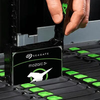 ChatGPT y la IA han hecho por los discos duros lo que nadie esperaba: devolverles la vida