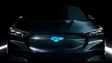 Ford hace eco del Mustang eléctrico en plena noche del Tesla Model Y, esto es lo que sabemos al momento