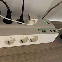 Tres motivos por los que apagar tu Smart TV cada día desde una regleta no es buena idea 