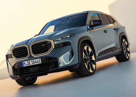 El BMW XM es un mastodonte PHEV de 2.7 toneladas y capaz de llegar a más de 700 hp
