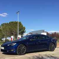Tesla ya tiene 10 supercargadores en España