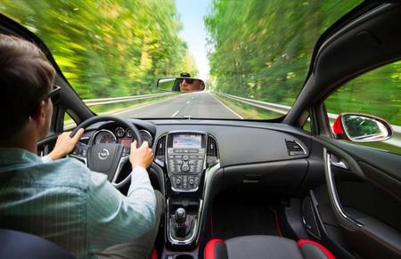 Opel Astra BiTurbo, parabrisas panorámico