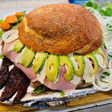 Descubre la joya escondida en un mercado de Puebla que recibió reconocimiento de la Guía Michelin por sus cemitas de 105 pesos